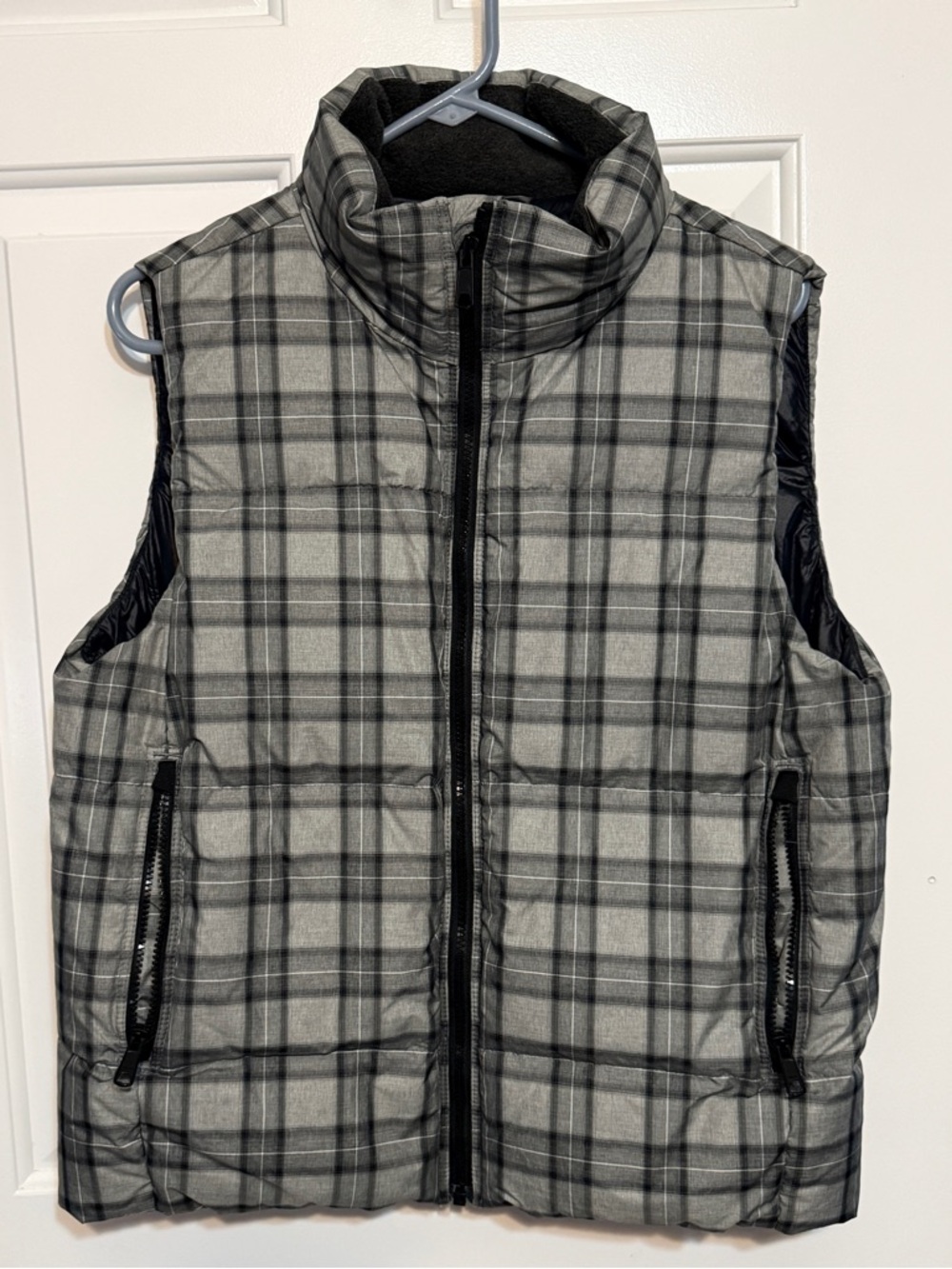 GAP Women's Gray Plaid Quilted Puffer Vest